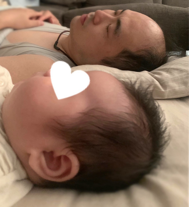 トレエン斎藤の妻 夫と息子の寝顔ショットを公開 赤ちゃんが2人 芸能エンタメちゃんねる