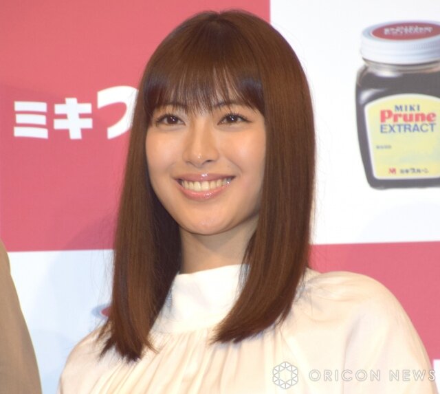 瀧本美織、超ミニドレスで“太もも美脚” 初ソロライブで輝き放つ「素敵な2日間となりました」 芸能エンタメちゃんねる